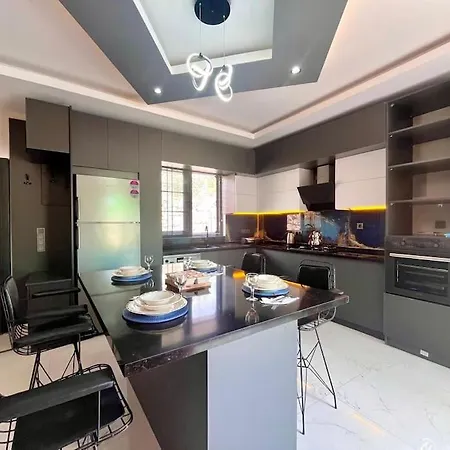 Villa Grey - *