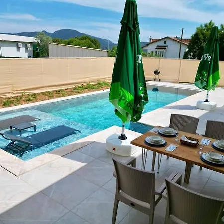 Grey - Villa
